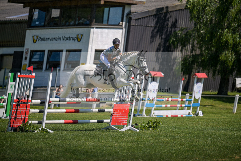 Reitturnier Voxtrup | Entdecke hochwertige Reitturnierfotos von Foto Oger. Professionell, emotional und authentisch – jetzt Lieblingsmomente im Shop bestellen.Deutschlandweite Turnierfotografie. - Realisiert mit Pictrs.com