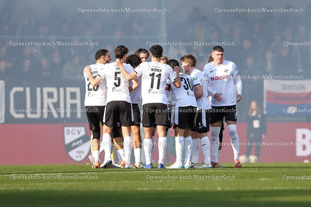 xKWIx15032601040 | 15.03.2026, xKWIx, Fußball, 3. Liga, Herren, Saison 2025 / 2026, Spieltag 29, SC Verl - 1. FC Schweinfurt 05, SPORTCLUB Arena: Teamkreis der Verler vor AnpfiffxKamilxWilkowskixPressefotoKochx 