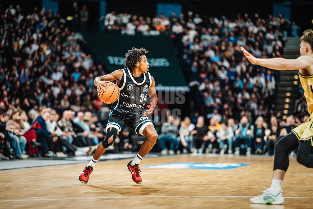 Basketball | Männer | Saison 2025/2026 | easyCredit Basketball Bundesliga | Veolia Towers Hamburg vs. ALBA BERLIN | 14.12.2025 | Ross Williams (#34, Hamburg Towers) am Ball