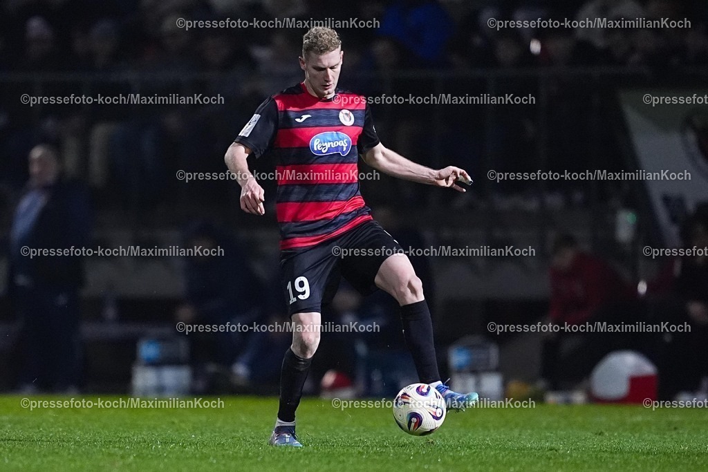 xYDRx21122501072 | 21.12.2025, xydrx, Fußball, 3.Liga, FC Viktoria Köln - MSV Duisburg, Saison 2025 2026, Sportpark Höhenberg: Meiko Sponsel (FC Viktoria Köln #19)       DFB regulations prohibit any use of photographs as image sequences and or quasi-video.Photo: xYannisxDreimannxPressefotoKochx