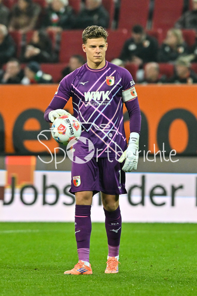 FC Augsburg - Borussia Dortmund | AUGSBURG, GERMANY - with ball Finn DAHMEN (FC Augsburg 1) during the bundesliga match between FC Augsburg vs. Borussia Dortmund on matchday 9 at WWK Arena on October 31, 2025 in Augsburg, Germany / DFL REGULATIONS PROHIBIT ANY USE OF PHOTOGRAPHS AS IMAGE SEQUENCES AND/OR QUASI-VIDEO