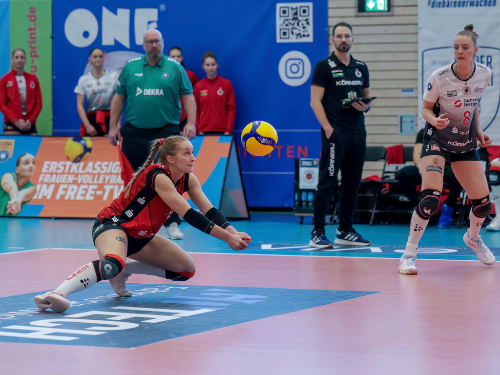 1. Volleyball-Bundesliga Frauen, Saison 2025-2026, 11.Spieltag, Binder Blaubären TSV Flacht vs. Dresdner SC, Flacht, 28.12.2025 | 1. Volleyball-Bundesliga Frauen, Saison 2025-2026, 11.Spieltag, Binder Blaubären TSV Flacht vs. Dresdner SC, Flacht, 28.12.2025*** DSC Kapitänin Patricia Nestler bei der Annahme - Realisiert mit Pictrs.com