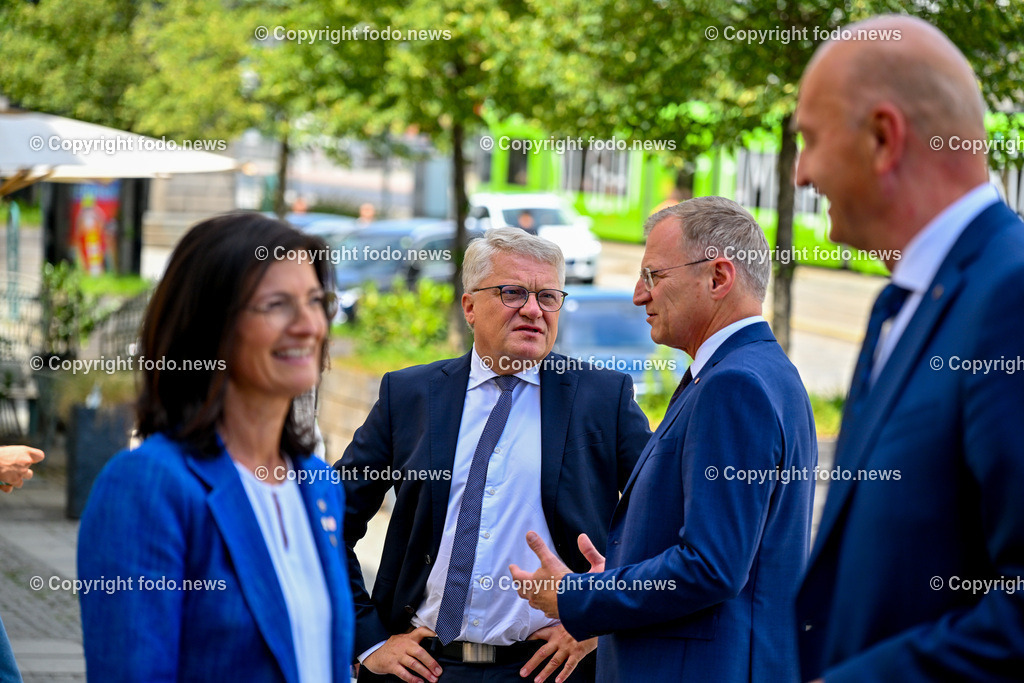 Pressekonferenz OoeVP stellt personelle Weichen_ 05.07.2024-42 | 05.07.2024, Linz, AUT, Pressekonferenz OoeVP stellt personelle Weichen - Verlaesslich fuer Oberoesterreich, im Bild Margit Angerlehner (VP, LAbg.), LH Thomas Stelzer (VP, Landeshauptmann Ooe), Christian Doerfel (VP, LAbg., Klubobmann, Bgm. Steinbach an der Steyr), Klaus Luger (SP, Bgm. der Stadt Linz)