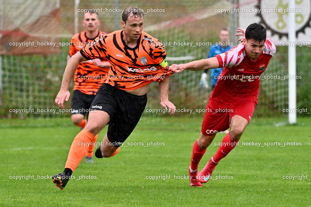 SV Viktoria Viktring vs. FC Mondi Frantschach | #20 Roman Klösch FC Frantschach, #9 Thomas Mayr SV Viktoria Viktring, SV Viktoria Viktring vs. FC Mondi Frantschach, SV Viktoria Viktring vs. FC Mondi Frantschach am 02.08.2025 in Klagenfurt (Sportplatz Viktrink), Austria, (Photo by Bernd Stefan)