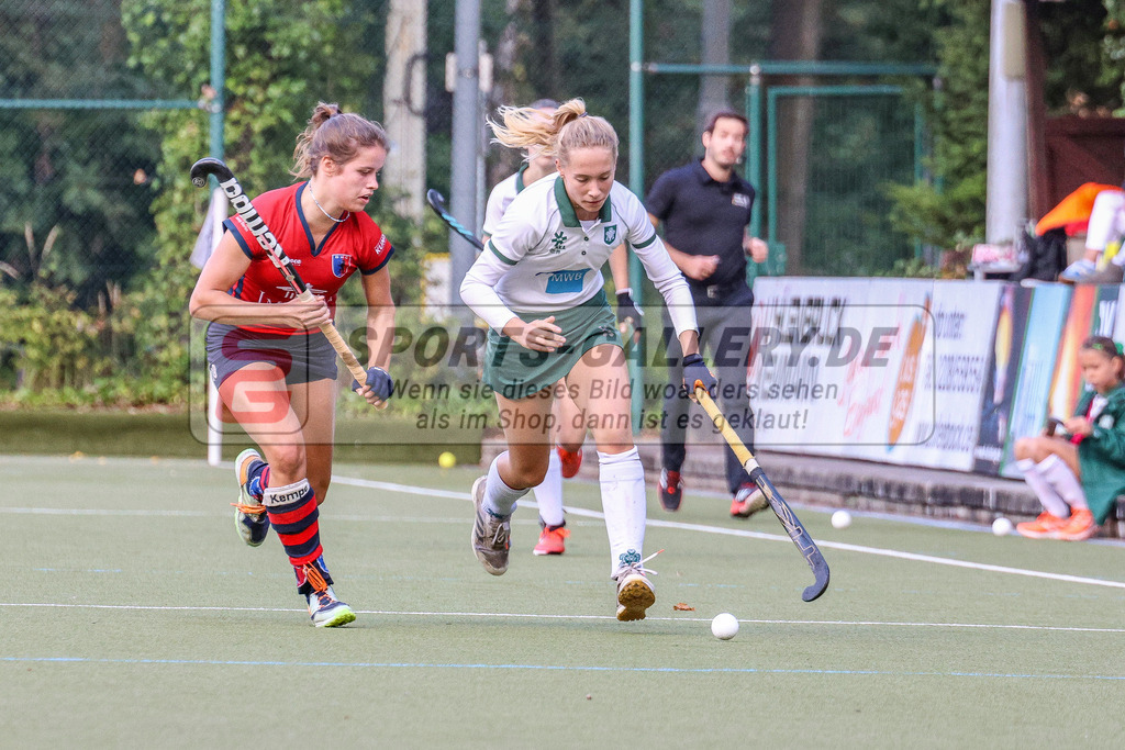 MJ_2022-09-25_HTCU-BHC-51 | Katharina Becker (Uhlenhorst Mülheim #5) &amp; Linnea Weidemann (Berliner HC #10), Uhlenhorst Mülheim - Berliner HC am 25.9.2022 im Waldstadion, Mülheim a. d. Ruhr