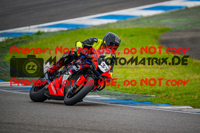 MaZZes_FotoMatrix_240701_6007705_5909 | WEISS