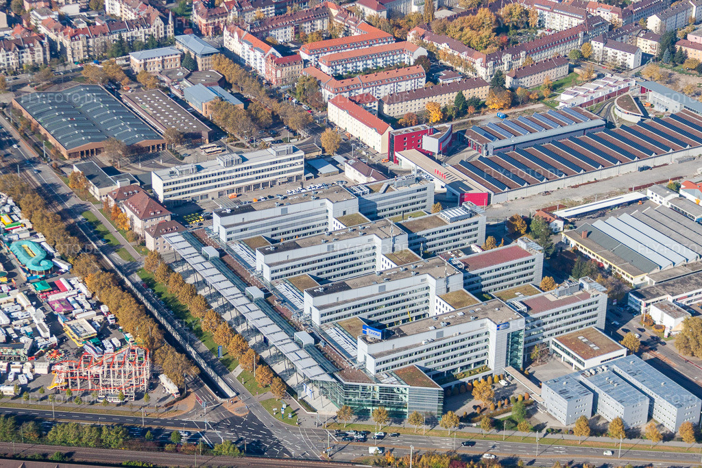 Luftbild: Bürogebäude des Verwaltungs- und Geschäftshauses der ENBW Zentrale an der Durlacher Allee im Ortsteil Oststadt in Karlsruhe im Bundesland Baden-Württemberg in Deutschland. Foto: IMG_35070.jpg vom 31.10.2010 durch Werner Riehm/FLY-FOTO.de