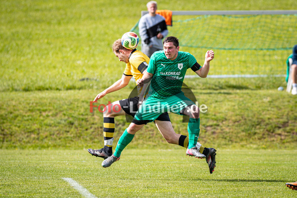SV Haunshofen gegen TSV Perchting-Hadorf | Fußball Herren A-Klasse Gruppe 5 Zugspitze 2025/26 24. Spieltag, SV Haunshofen gegen TSV Perchting-Hadorf, 20260517,Zweikampf,2026-05-17 in 82407 Haunshofen (Rasenplatz 1, Hauptstraße 60), Florian FUCHS (TSV Perchting-Hadorf 5), Stefan STEIGENBERGER (SV Haunshofen Kapitän 13)Copyright: WolfgangxLindner www.foto-lindner.de