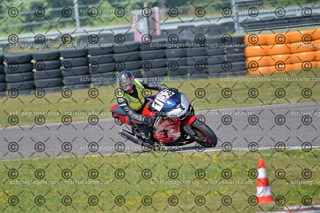 26BT01-1840 | 153 - Realisiert mit Pictrs.com