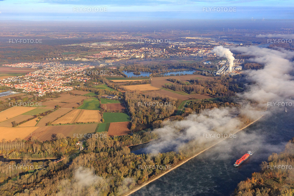 Mündung des Michelsbach in den Rhein unter Wolken aus Süden | Luftbild: Mündung des Michelsbach in den Rhein unter Wolken aus Süden in Germersheim im Bundesland Rheinland-Pfalz in Deutschland. Foto: IMG_104110.jpg vom 31.10.2017 durch Werner Riehm/FLY-FOTO.de - Realisiert mit Pictrs.com