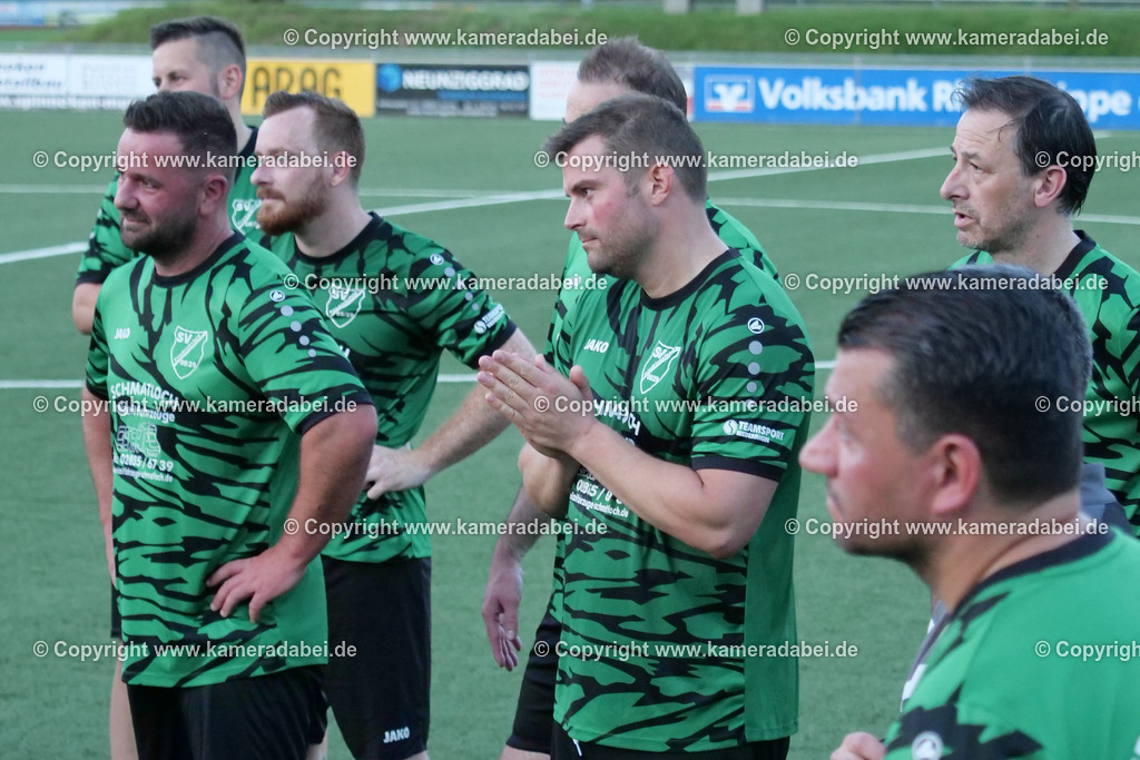 Fußball Kreispokal 25/26 Ü 32 : Spiel um Platz 3 : SV 08/29 Friedrichsfeld - SV Ringenberg AH  2 : 1 | Fußball Kreispokal 25/26 Ü 32 : Spiel um Platz 3 : SV 08/29 Friedrichsfeld - SV Ringenberg AH  2 : 1Spielort : Voerde Friedrichsfeld - Realisiert mit Pictrs.com