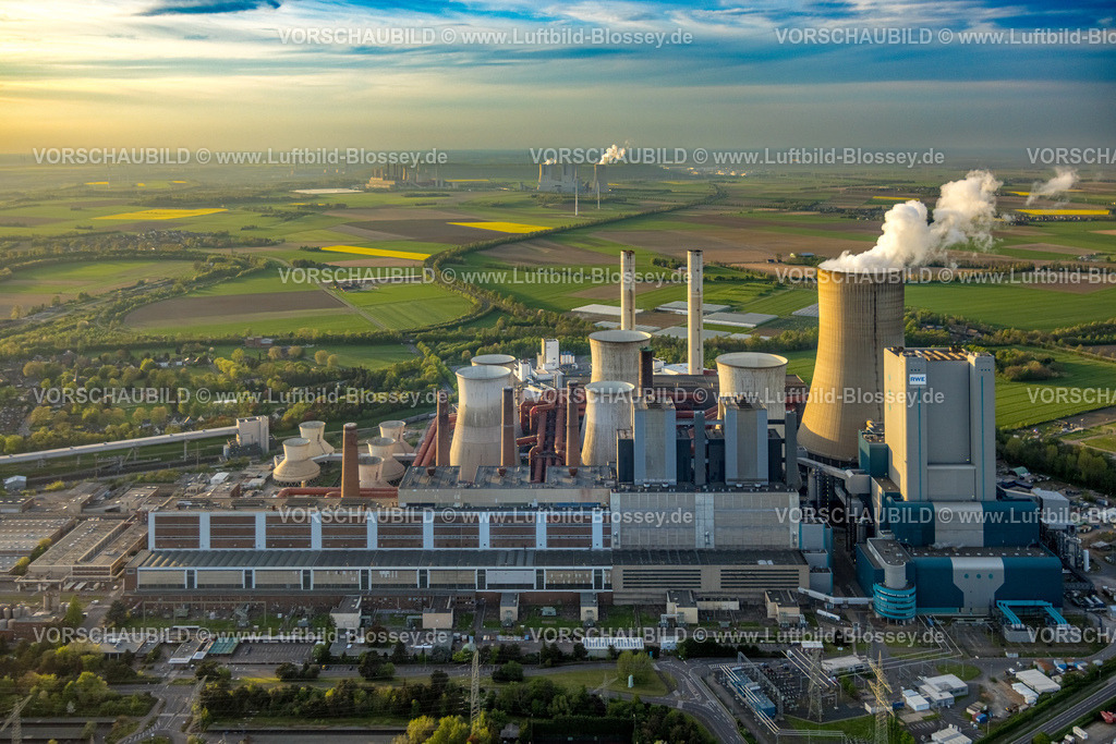 Bergheim240403823RWE-KraftwerkNiederaussem | Luftbild, BraunkohlenKraftwerk Niederaußem, Kraftwerksstandort der RWE Power AG, Kühltürme und Rauchwolken, Fernsicht, hinten das RWE Power AG Kraftwerk Neurath, Bergheim, Rheinland, Nordrhein-Westfalen, Deutschland