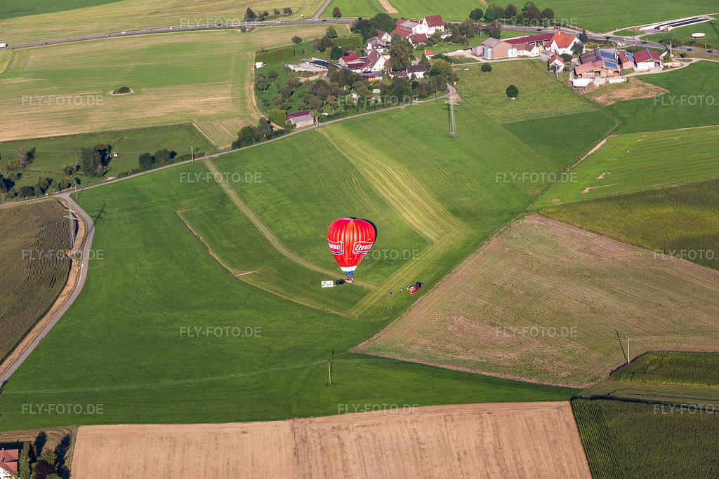 Luftbild: Ballonstart Ehrmann im Ortsteil Michelwinnaden in Bad Waldsee im Bundesland Baden-Württemberg in Deutschland. Foto: IMG_128874.jpg vom 03.09.2021 durch Werner Riehm/FLY-FOTO.de