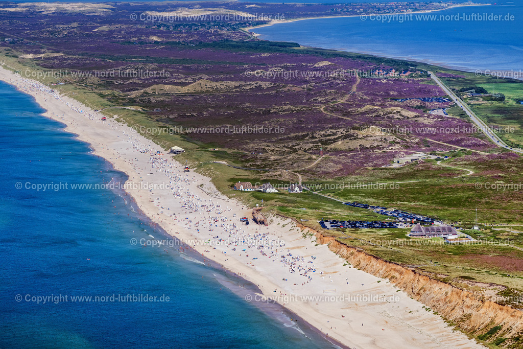 Sylt_Kampen_Strand_Sturmhaube_Kliffende_ELS_6408130825 | KAMPEN (SYLT) 13.08.2025 Gebäudekomplex der Hotelanlage " Haus Kliffende " in Kampen (Sylt) auf der Insel Sylt im Bundesland Schleswig-Holstein, Deutschland. // Complex of the hotel building " Haus Kliffende " in Kampen (Sylt) at the island Sylt in the state Schleswig-Holstein, Germany. Foto: Martin Elsen