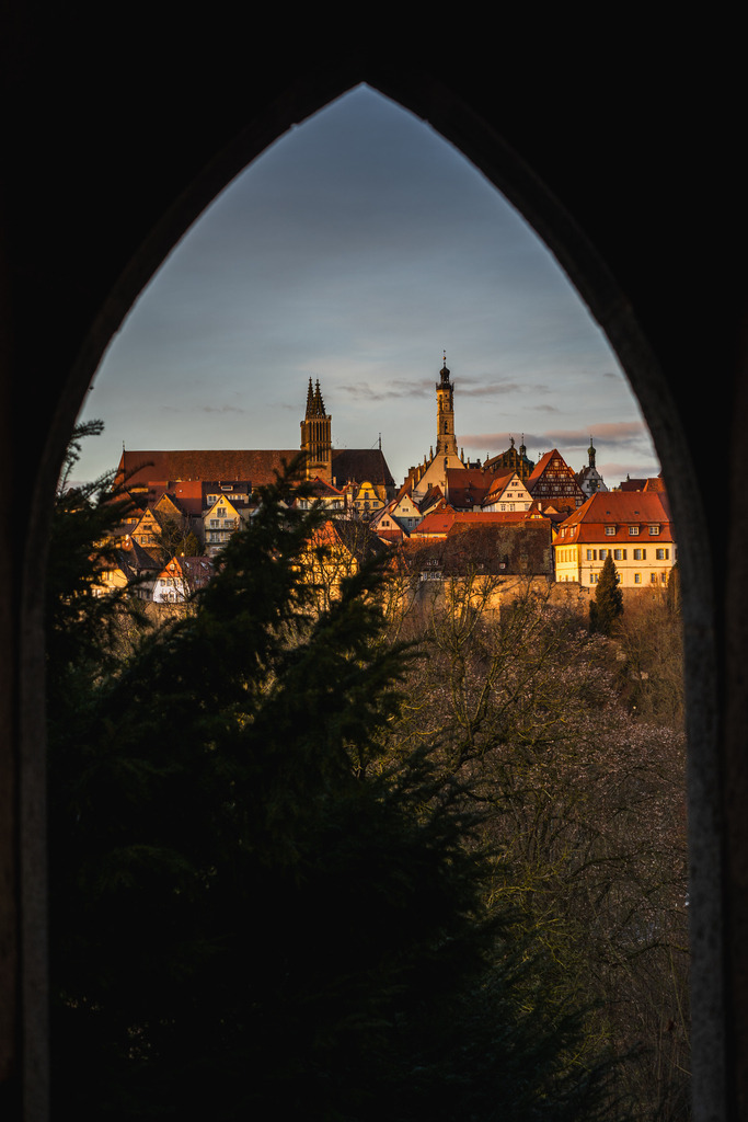 DSC07428 | Rothenburg ob der Tauber. Nur hier gibt es Exklusive und passend zur Jahreszeit Ihr Wandbild, T-Shirt, Tasse und alles was das Rothenburg Herz begehrt. - Realisiert mit Pictrs.com