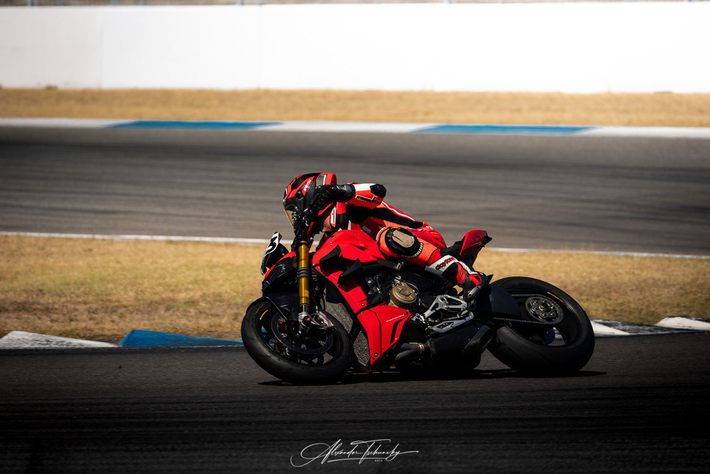 Ducati Trackday Hockenheimring 2026 | Entdecken Sie die faszinierende Welt von Alexander Tschuncky Arts: Kreative Fotografie, atemberaubende Automobilkunst und hochwertiger Bilderdruck. Lassen Sie sich inspirieren! - Realisiert mit Pictrs.com