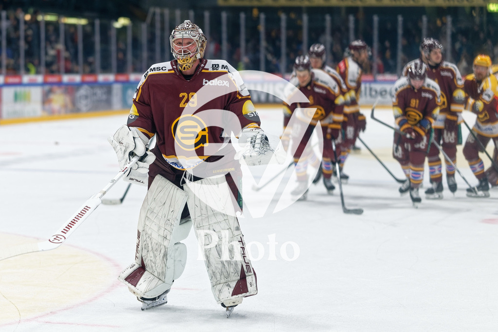 National League - Geneve-Servette HC v EV Zug | Robert Mayer (29 Geneve-Servette HC) celebrates after winning  during the National League match between Geneve-Servette HC and EV Zug at Les Vernets in Geneva, Switzerland