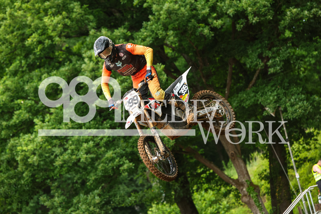 5E6A4545 | 989 MEDIAWORK