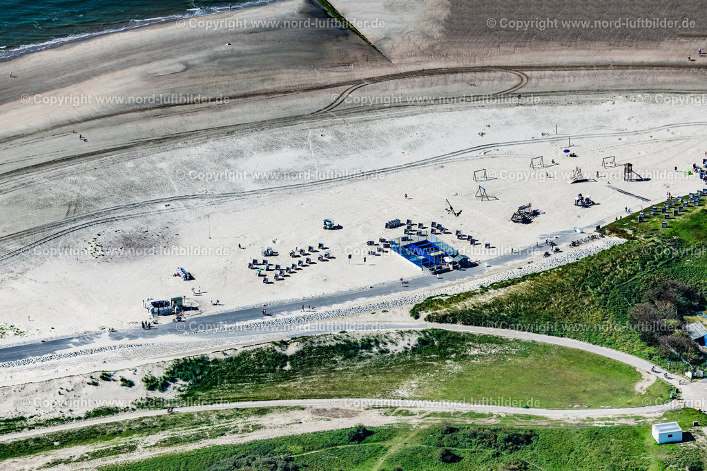 Norderney_Trampoline_Weststrand_ELS_7014050923 | NORDERNEY 05.09.2023 Trampolinanlage am Weststrand auf der Insel Norderney im Bundesland Niedersachsen, Deutschland. // Trampoline facility on the west beach on the island of Norderney in the state of Lower Saxony, Germany. Foto: Martin Elsen