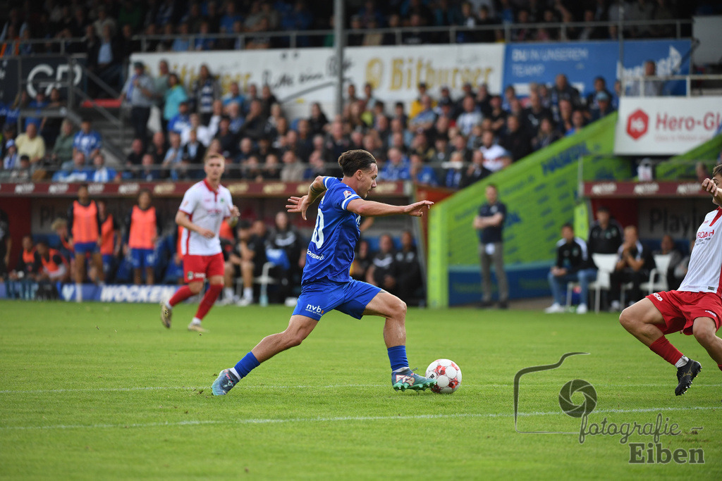 SV Meppen-VfB Lübeck | Herren Regionalliga Nord; SV Meppen (blau)-VfB Lübeck (weiß) am 01.08.2025 in Meppen (Hänsch-Arena), Photo: Philip Eiben 2025 - Realisiert mit Pictrs.com