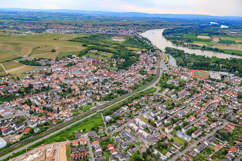 Luftbild: Stadtübersicht aus Südosten in Oppenheim im Bundesland Rheinland-Pfalz in Deutschland. Foto: IMG_088483.jpg vom 17.05.2016 durch Werner Riehm/FLY-FOTO.de