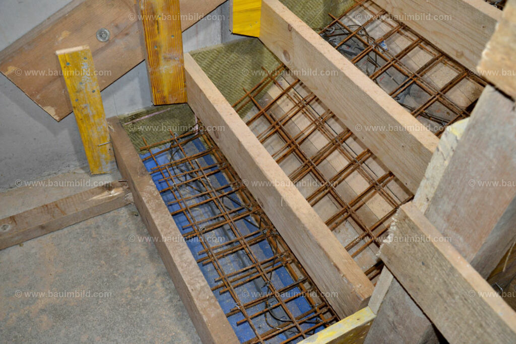 bib-lg04-betonarbeiten-treppen-0747 | Nach LV-Leistungsgruppen sortierte Detailfotos über den Bau eines Hauses. Alle Hausbau-Bilder direkt vom Urheber und Autor der Website Haus-Selber-Bauen.com