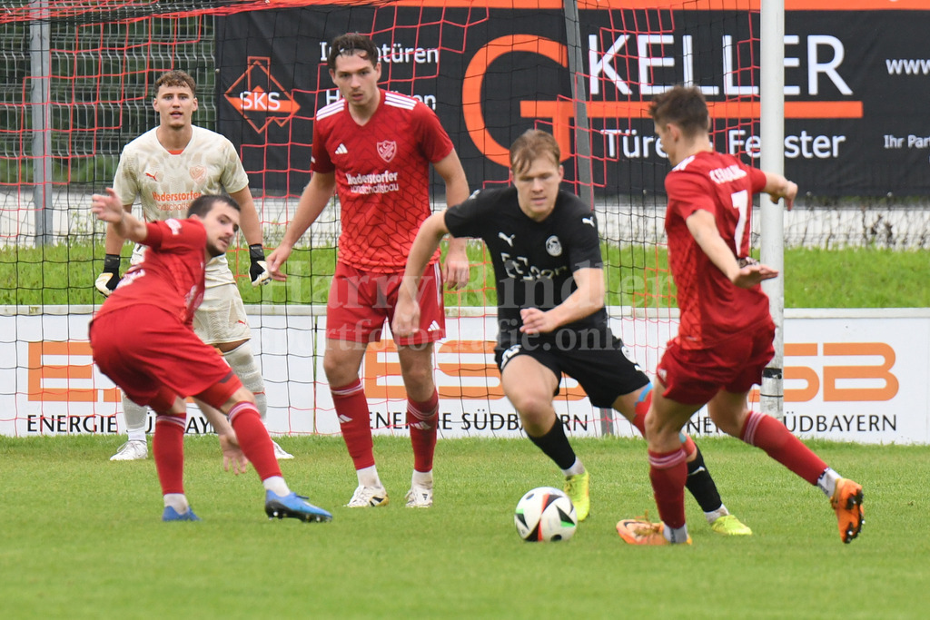 SpVgg Plattling : FC Ergolding | Sebastian Niedermayer (SpVgg Plattling) - Realisiert mit Pictrs.com