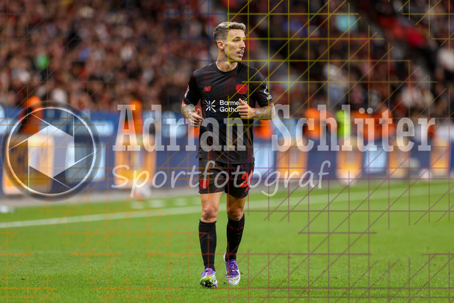 Bayer 04 Leverkusen vs Eintracht Frankfurt - Bundesliga  | Leverkusen, Deutschland, 12.09.25:   Alejandro Grimaldo (Bayer 04 Leverkusen) schaut waehrend des Spiels der Bundesliga zwischen  Bayer 04 Leverkusen vs Eintracht Frankfurt in der BayArena(Foto von Brauer-Fotoagentur / Adrian Schlueter)