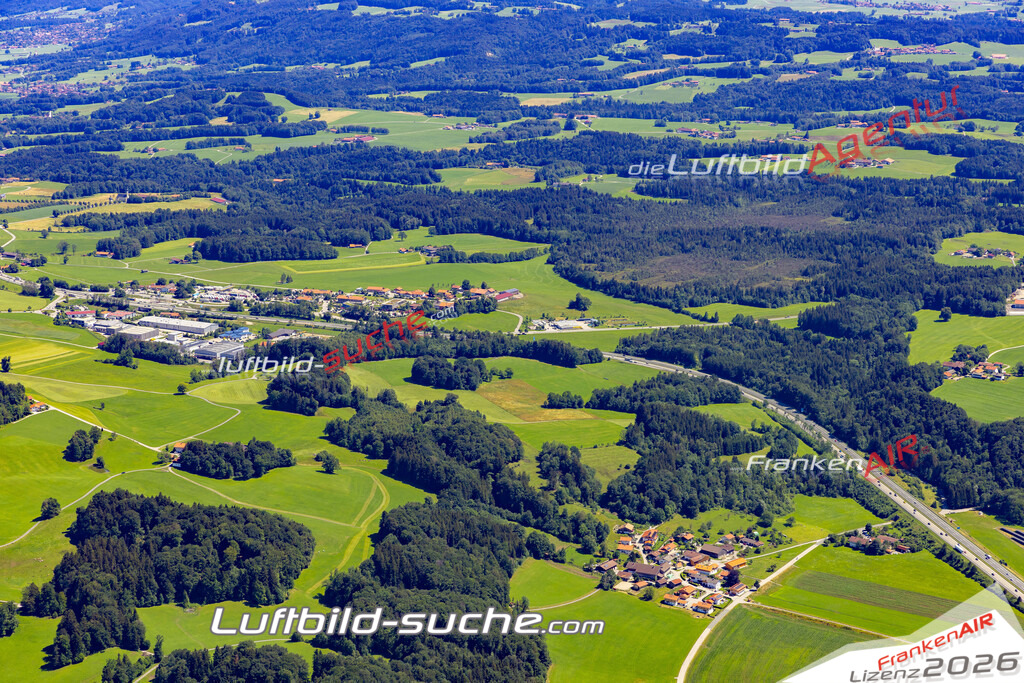 Aktuelles Luftbild von Oberhasling Irschenberg - Die Luftaufnahme wurde 2022 mittels UL-Flugzeug erstellt ( keine Drohne ) - hochauflösende Kamera-Systeme von  Canon -Beste Qualität - Für grossformatige Ausdrucke geeignet. Die Geschenkidee !