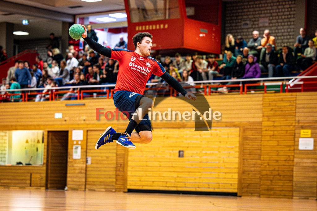 TSV Weiheim gegen SC U´hofen-Germering II | Bezirksliga Handball Herren 2024/25, TSV Weiheim gegen SC U´hofen-Germering II, 20250118,Tim SPIEGLER (TSV Weilheim 2) Wurf aufs Tor, hoch in der Luft, Freisteller,2025-01-18 in Weilheim (Jahnhalle)Tim SPIEGLER (TSV Weilheim 2)Copyright: WolfgangxLindner