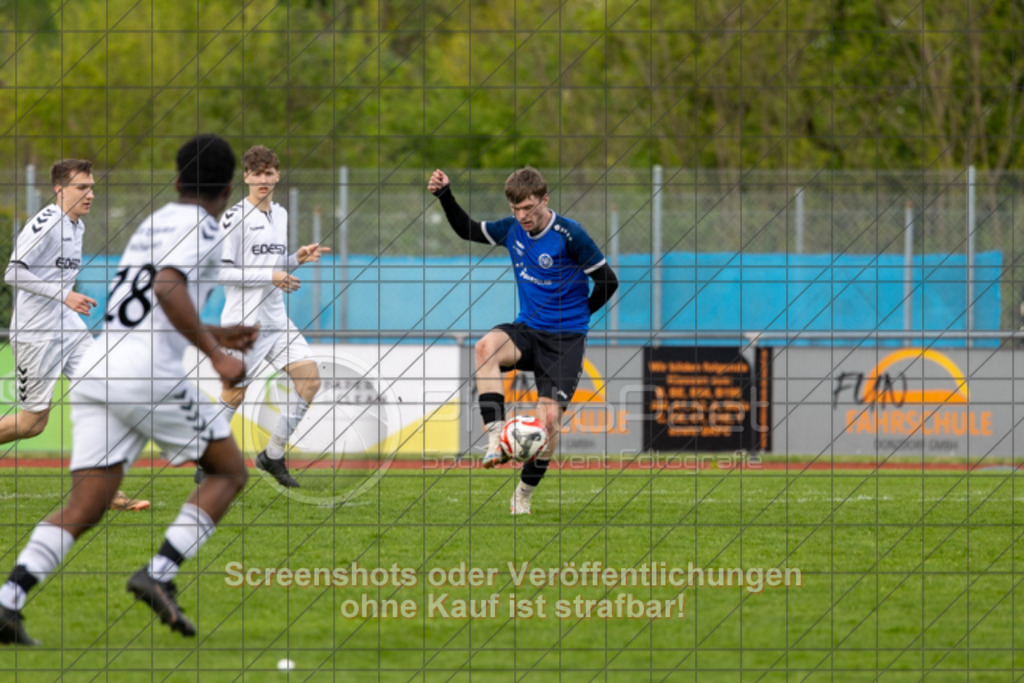 20250426_174043_0644 | #, SGM 1.FC Donzdorf/Reichenbach (weiß) vs. SGM FV 08 Unterkochen (blau), Fussball, A-Junioren Regionenstaffel Mitte 3 - WfV, Saison 2024/2025, Rasenplatz, Lautertal Stadion, Süßener Straße 16, 73072 Donzdorf, 26.04.2025 - 16:00 Uhr,Foto: PhotoPeet-Sportfotografie/Peter Harich