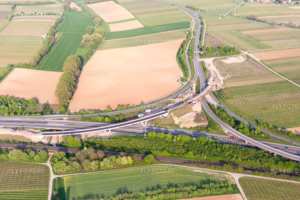 Ortsansicht | Luftbild: Ortsansicht im Ortsteil Dammheim in Landau im Bundesland Rheinland-Pfalz in Deutschland. Foto: IMG_106715.jpg vom 21.04.2018 durch Werner Riehm/FLY-FOTO.de - Realisiert mit Pictrs.com