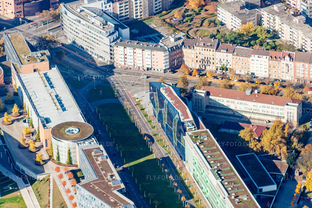 Luftbild: Verlauf der Straßenführung der Ludwig-Erhard-Allee mit Scheck-In Center, Volksbank Karlsruhe eG - Hauptverwaltung, Friedrich-List-Schule im Ortsteil Oststadt im Ortsteil Südstadt in Karlsruhe im Bundesland Baden-Württemberg in Deutschland. Foto: IMG_35147.jpg vom 31.10.2010 durch Werner Riehm/FLY-FOTO.de