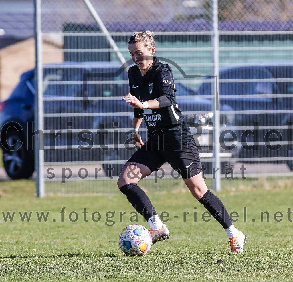 2024-02-25_033_FC_Schwaig_gegen_TSV_Eching | Oberding, Deutschland, 25.02.2024:
Fußball, Bezirksliga 2023 / 2024, Testspiel, FC Schwaig gegen TSV Eching, Endergebnis: 0:5

Gentiana Hoxha (TSV Eching, #20)

Foto: Christian Riedel / fotografie-riedel.net