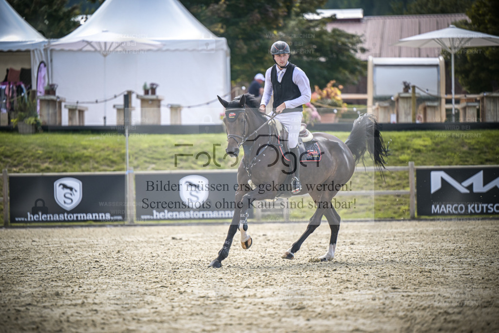 DOS_7387 | Entdecke hochwertige Reitturnierfotos von Foto Oger. Professionell, emotional und authentisch – jetzt Lieblingsmomente im Shop bestellen. - Realisiert mit Pictrs.com