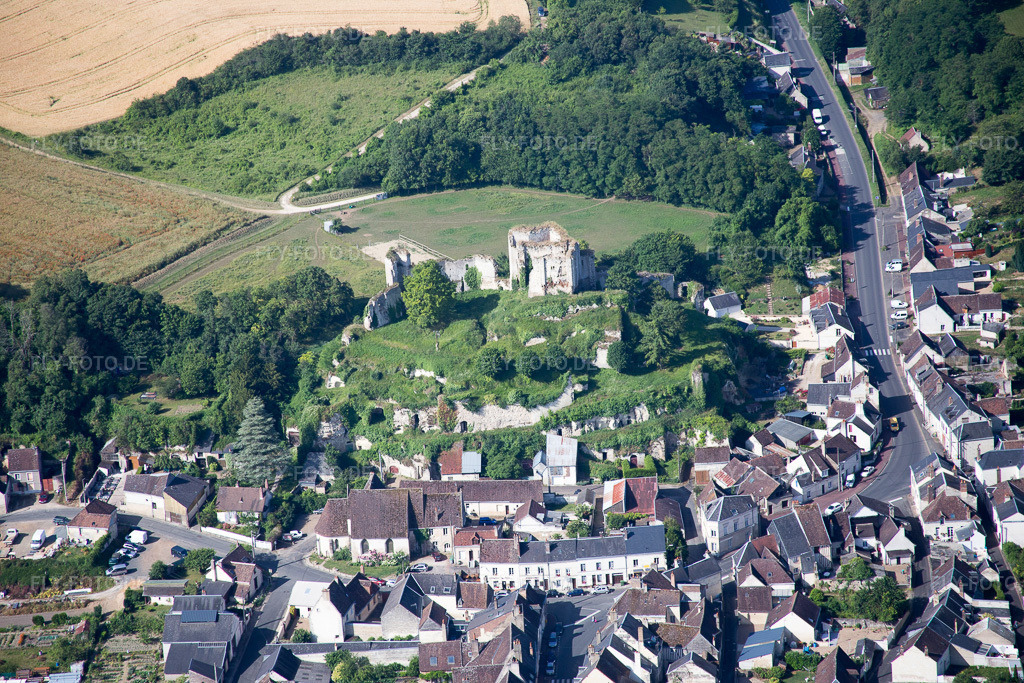 Luftbild: Ortsansicht in Montoire-sur-le-Loir im Bundesland Loir-et-Cher in Frankreich. Foto: IMG_081150.jpg vom 19.06.2015 durch Werner Riehm/FLY-FOTO.de