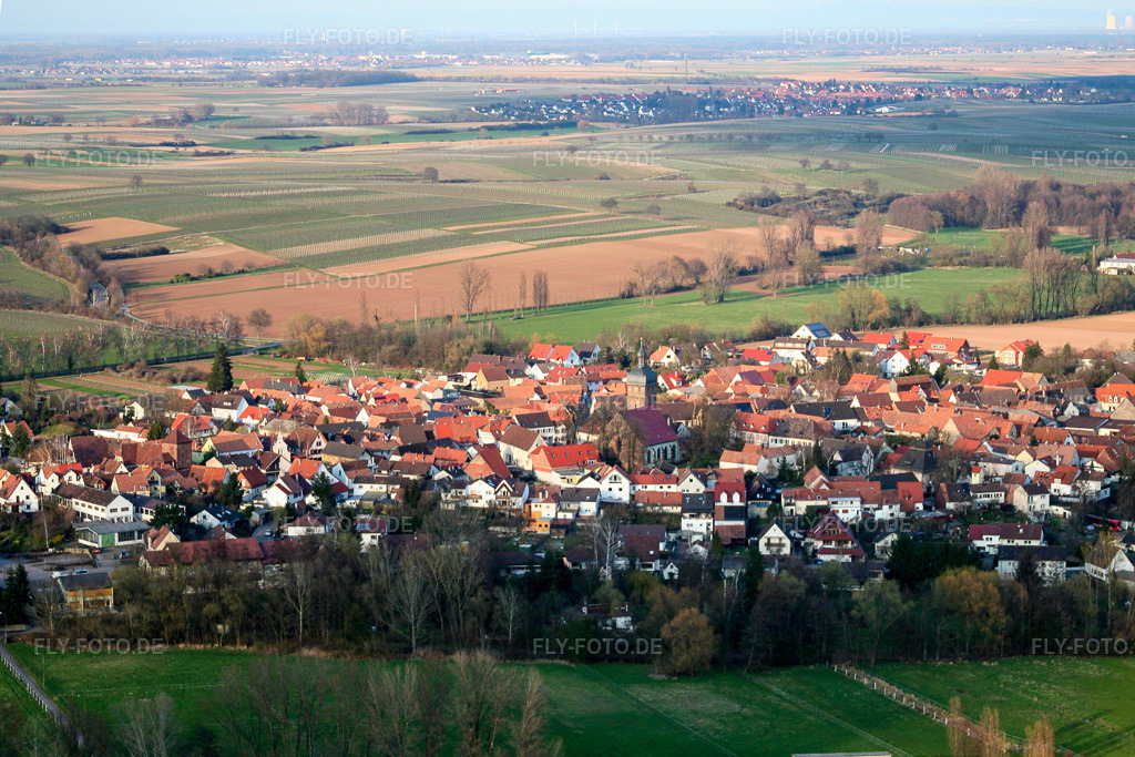 Luftbild: Ortsansicht von Süden im Ortsteil Ingenheim in Billigheim-Ingenheim im Bundesland Rheinland-Pfalz in Deutschland. Foto: IMG_1408.jpg vom 07.04.2006 durch Werner Riehm/FLY-FOTO.de