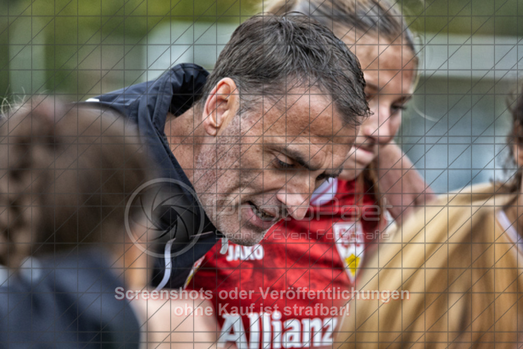 20251012_145842_1507-Bearbeitet | #,1.FC Donzdorf (schwarz) vs. VfB Stuttgart II (rot), Fussball, Frauen-Verbandsliga Württemberg, 05. Spieltag, Saison 2025/2026, Rasenplatz Lautertal Stadion, Süßener Straße 16, 73072 Donzdorf, 12.10.2025 - 13:00 Uhr,Foto: PhotoPeet-Sportfotografie/Peter Harich