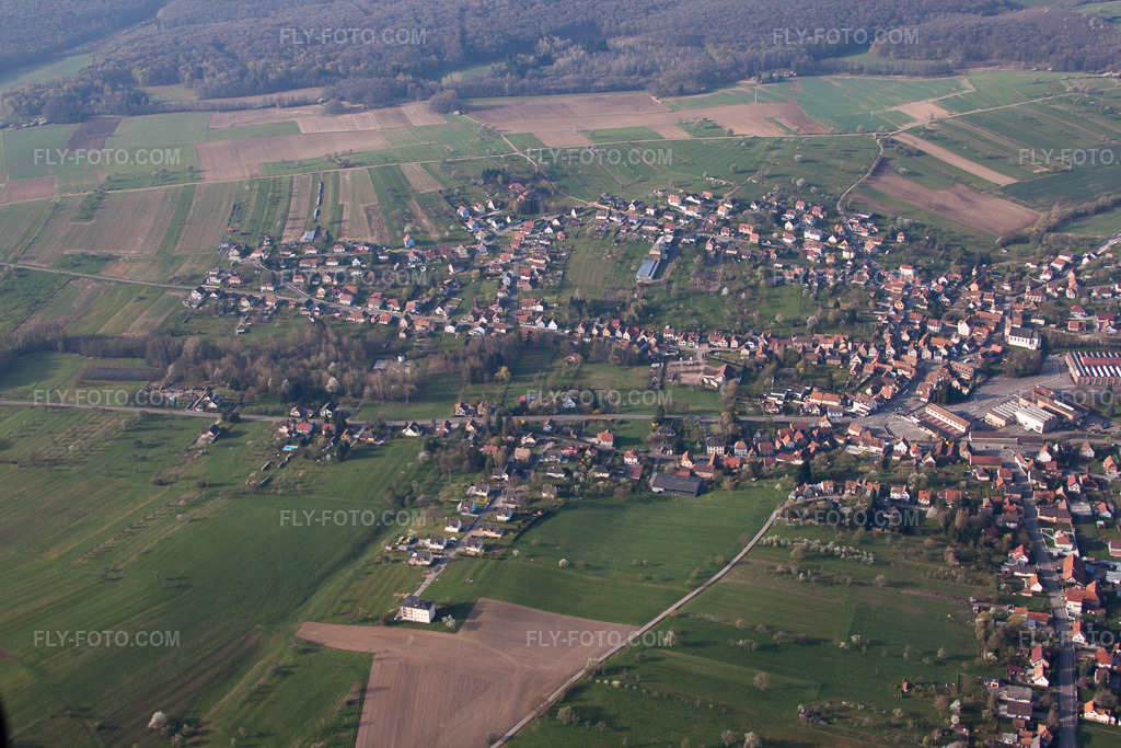 Aerial view: View of the town in Oberbronn in the state Bas-Rhin, France.Photo: IMG_63732.jpg taken on 03/30/2014 by Werner Riehm/FLY-FOTO.comResolution of the original: 4752 x 3168 px