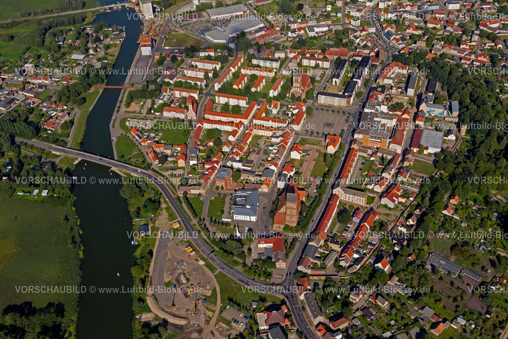 Anklam12083973 | Das Steintor ist ein Wahrzeichen Anklams, Peene Fluß, Marktplatz,  Anklam, Ostsee, Mecklenburg-Vorpommern, Deutschland, Europa