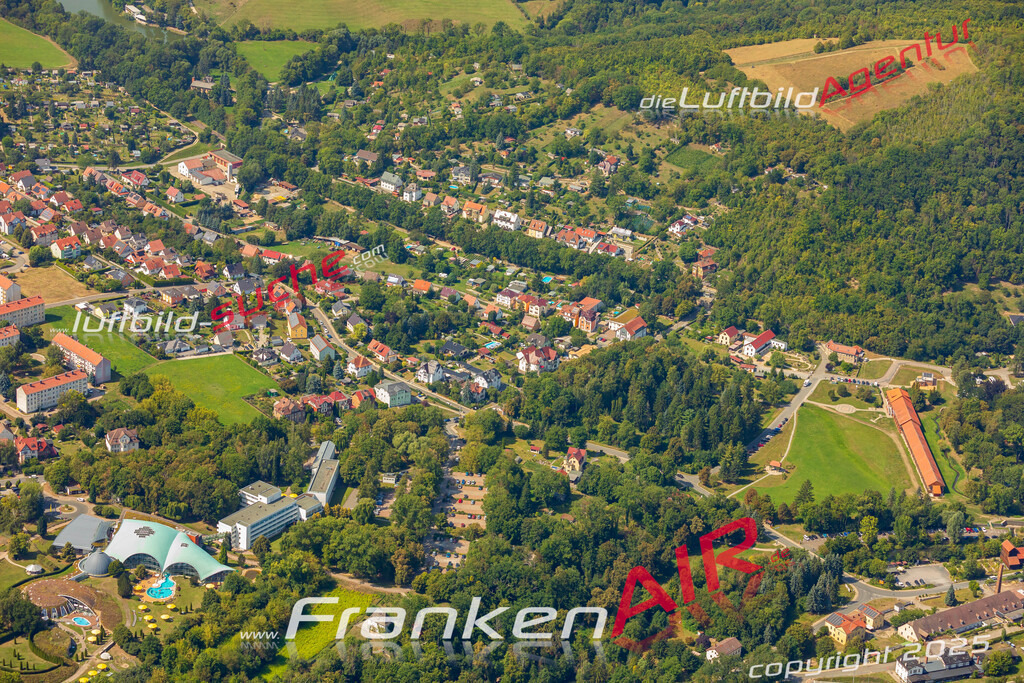Luftbild der Stadt Bad Sulza - Die Luftaufnahme wurde 2025 vom UL-Flugzeug heraus erstellt ( keine Drohne ) - Hochauflösende Luftaufnahme - für professionelle Ausdrucke geeignet. Die Geschenkidee !Hier alle&nbsp;Infos zur Lizenzierung der LuftaufnahmeWir fliegen auch dieses Jahr wieder in Ihre Region um Luftbilder zu erstellen.- Luftbild anfragen
