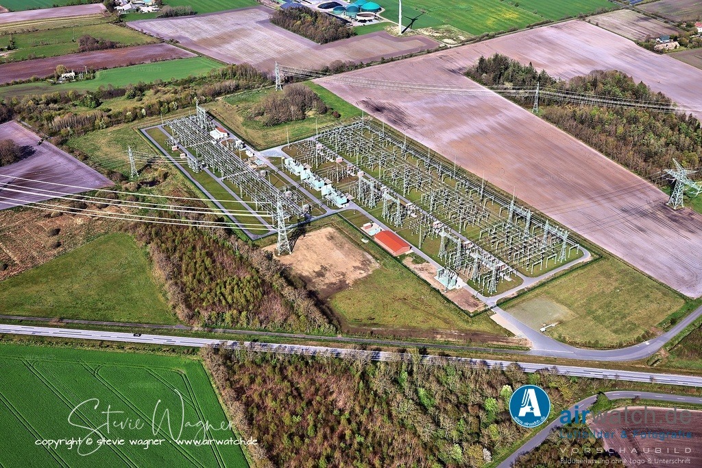 Luftbild Umspannwerk Husum - Horstedt - Schauendahl - Kronenburg -  Lehmkuhlenweg | Erweiterungsmaßnahmen: SH Netz investierte 2023 rund 50,5 Mio.  Euro in Strom- und Gasnetze im Kreis Nordfriesland, darunter Erweiterungsmaßnahmen im Umspannwerk Husum-Nord.