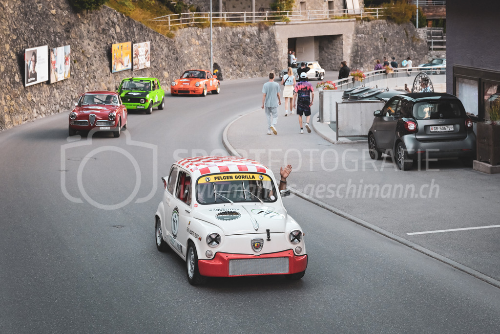 21. Arosa ClassicCar 2025 - 4. September 2025 | Francesco Greco aus Bütschil (ITA) in einem Fiat Abarth TC Nürburgring aus dem Jahre 1962 mit Startnummer 111 am Arosa ClassicCar 2025 in der Kategorie Alpine Performance..@arosaclassiccar, @arosa.official, #arosaclassiccar, #arosa, #76curves, #classiccar, Bild: Sportfotografie Markus Aeschimann | www.markus-aeschimann.ch - Realisiert mit Pictrs.com