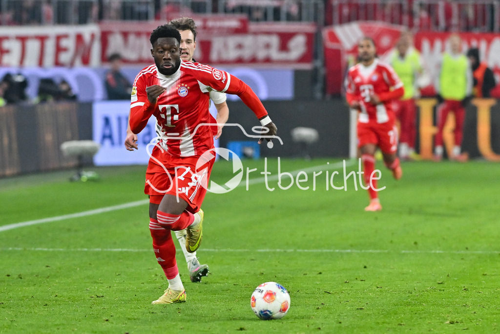 FC Bayern München - 1. FSV Mainz 05 | MUNICH, GERMANY - 14. DECEMBER: am Ball Alphonso DAVIES (FC Bayern Munich 19) / Einzelfoto / Freisteller  während dem Bundesligamatch zwischen dem FC Bayern München und dem 1. FSV Mainz 05 am 14. Spieltag in der Allianz Arena / DFL REGULATIONS PROHIBIT ANY USE OF PHOTOGRAPHS AS IMAGE SEQUENCES AND/OR QUASI-VIDEO