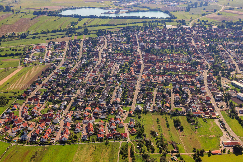 Luftbild: Ortsansicht aus Norden im Ortsteil Spöck in Stutensee im Bundesland Baden-Württemberg in Deutschland. Foto: IMG_33340.jpg vom 05.09.2010 durch Werner Riehm/FLY-FOTO.deAuflösung des Originals: 4752 x 3168 px