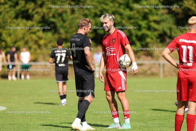 Fußball I Herren I Saison 2025-2026 I Verbandsliga Süd I 7. Spieltag I SV Schackendorf - SV Azadi Lübeck I 06.09.2025.097 | v.l. Marco Pajonk (9, SV Azadi Lübeck), Manuel Carvalho (9, SV Schackendorf) - Realisiert mit Pictrs.com