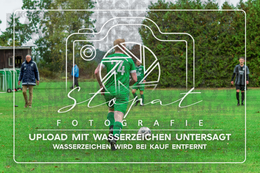 SGWFGFS-1077 | Felix Scholz (SG Wintermoor/Schuelern #24) beim Herren Kreisliga HK Spiel zwischen SG Schulern/Wintermoor und FG Fulde-Stellichte im Stadion Wintermoor, Schneverdingen (Simon Paul Stopat) - Realisiert mit Pictrs.com