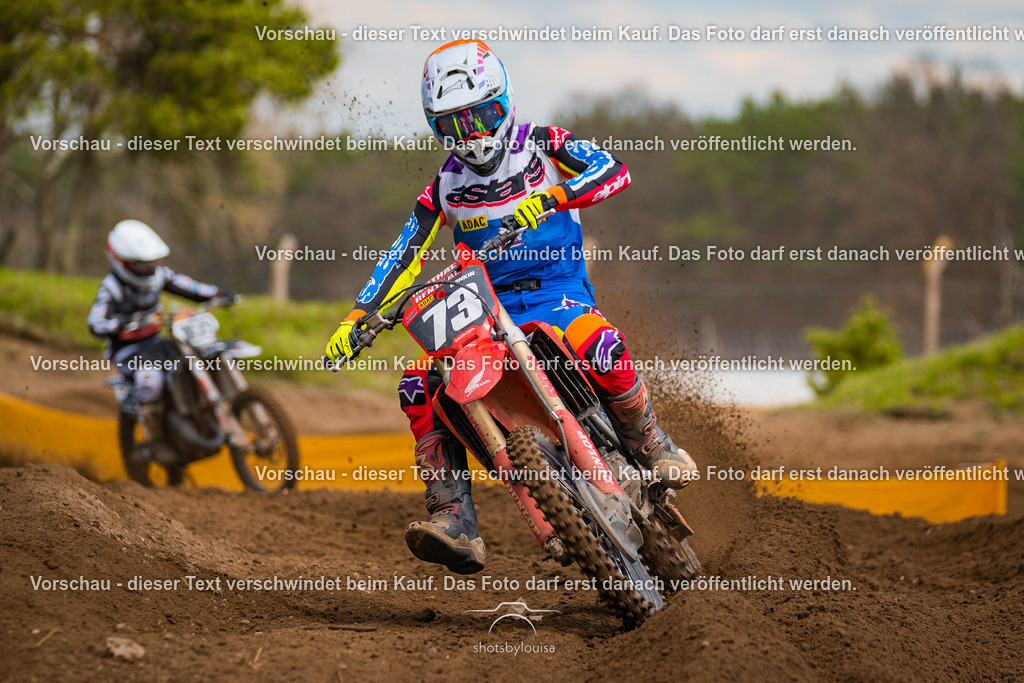 04_13_Bensdorf_MX1-3030 | Sportfotografin aus Berlin-Brandenburg mit Fokus auf Motocross. Ich halte deine sportliche Leistung und echte Emotionen auf und neben der Strecke professionell fest. Entdecke die Fotos von deinem Rennen und bestelle sie direkt hier im Shop.