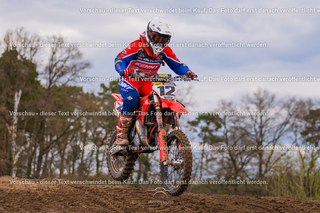 04_13_Bensdorf_85-3393 | Sportfotografin aus Berlin-Brandenburg mit Fokus auf Motocross. Ich halte deine sportliche Leistung und echte Emotionen auf und neben der Strecke professionell fest. Entdecke die Fotos von deinem Rennen und bestelle sie direkt hier im Shop.