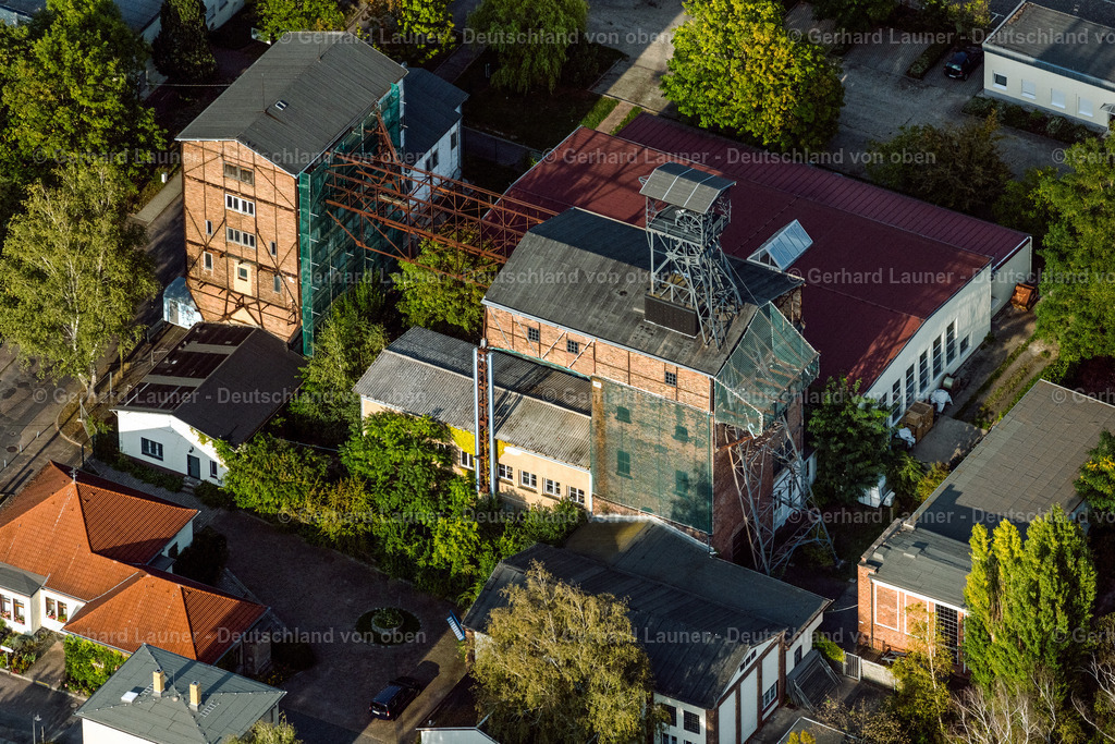 4040575 | LEIPZIG 14.09.2020 Gebäude der ehemaligen Schacht- Anlagen am Förderturm " Schacht Dölitz " an der Friederickenstraße im Ortsteil Dölitz in Leipzig im Bundesland Sachsen, Deutschland. Weiterführende Informationen bei: rb architekten. // Building of the former shaft systems at the winding tower "Schacht Doelitz" on Friederickenstrasse in the district Doelitz in Leipzig in the state Saxony, Germany. Further information at: rb architekten. Foto: Gerhard Launer